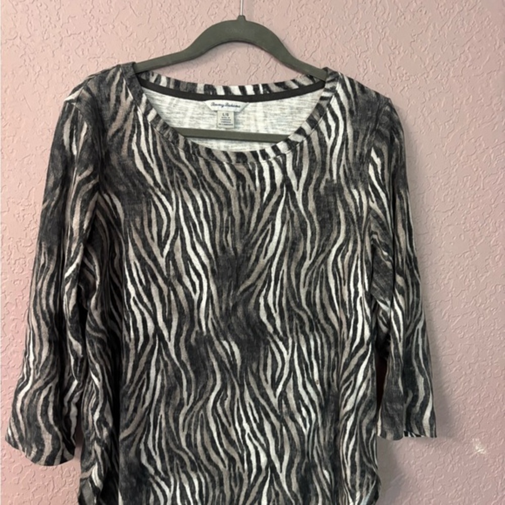Tommy Bahama Womans Soft Animal‎ Zebra Loft lightweight